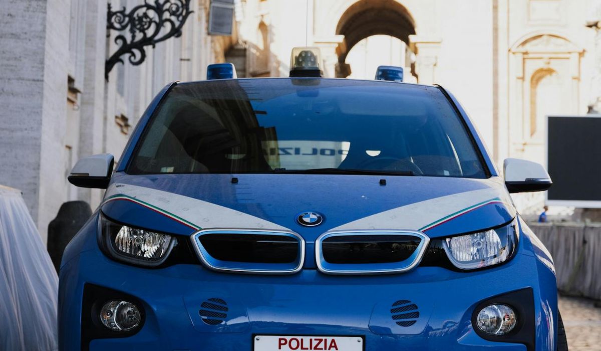 Mestre, maltratta la moglie: allontanato con braccialetto elettronico