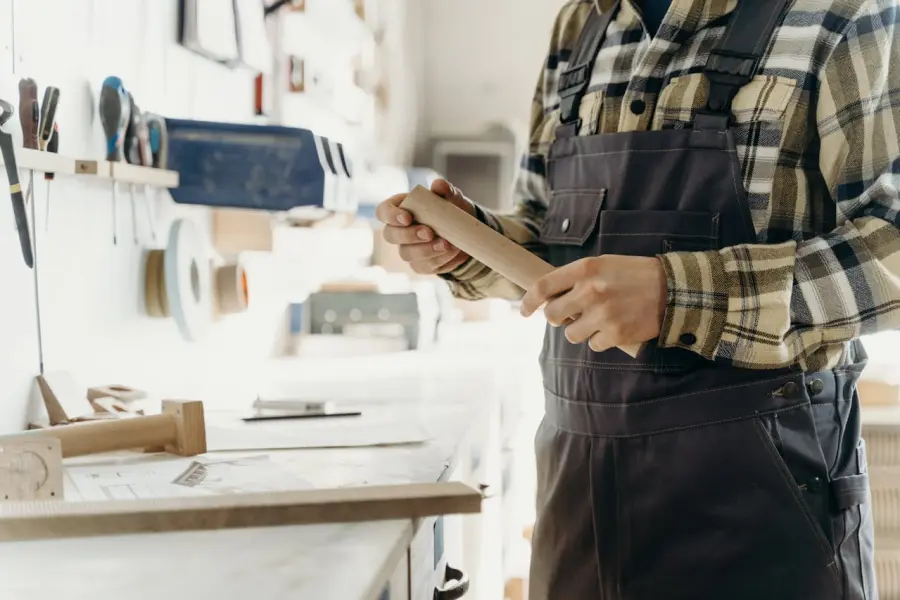 Artigiani, imprese e privati: la rete invisibile che sostiene i lavori quotidiani