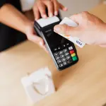 Pagamenti elettronici, nuovo protocollo per tagliare i costi Pos