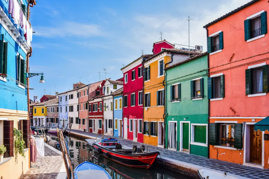 Economia Venezia oltre il turismo: industria e futuro
